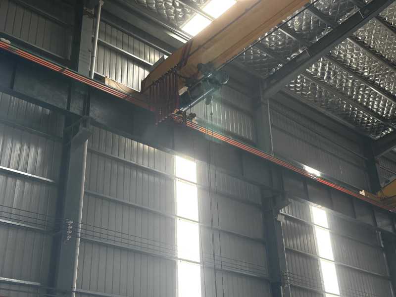 Single Girder Overhead Crane Application Scene in Factory Workshop - Industrial Material Handling